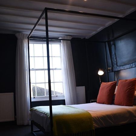 Whitehouse Rye Bed & Breakfast Bagian luar foto The bedroom at The Old House