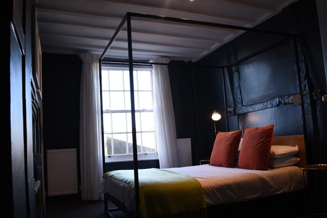 Whitehouse Rye Bed & Breakfast Bagian luar foto The bedroom at The Old House