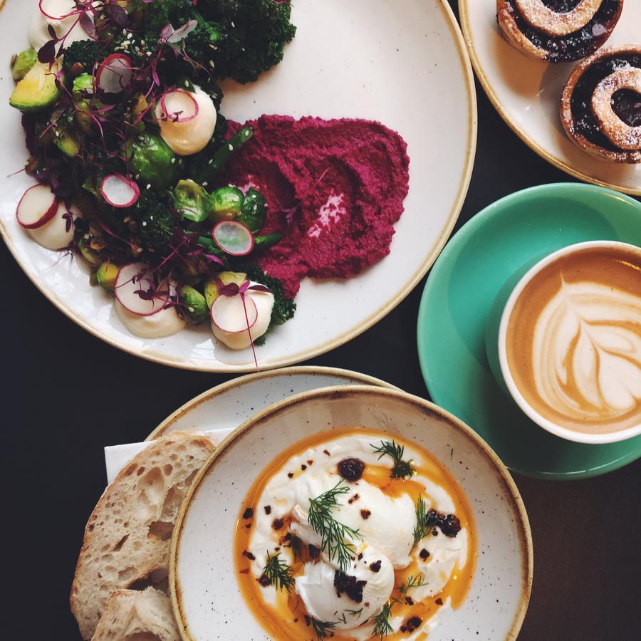 Whitehouse Rye Bed & Breakfast Bagian luar foto Dishes at the restaurant