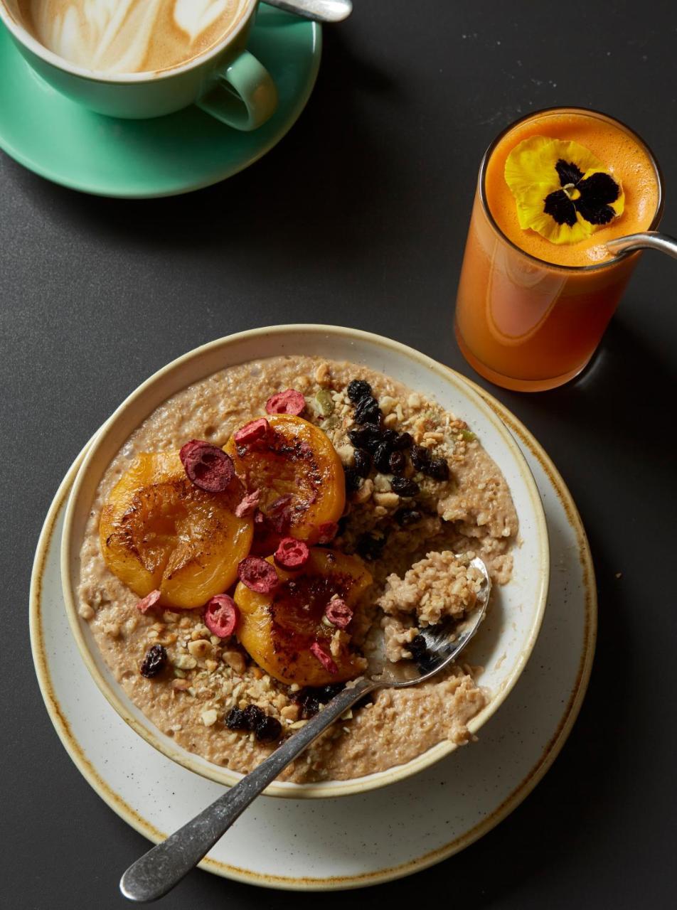 Whitehouse Rye Bed & Breakfast Bagian luar foto Oatmeal with fruit