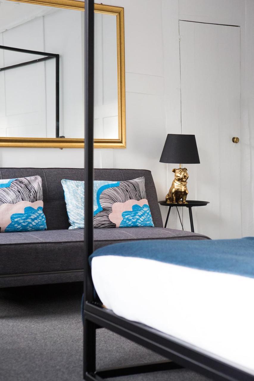 Whitehouse Rye Bed & Breakfast Bagian luar foto A sofa bed
